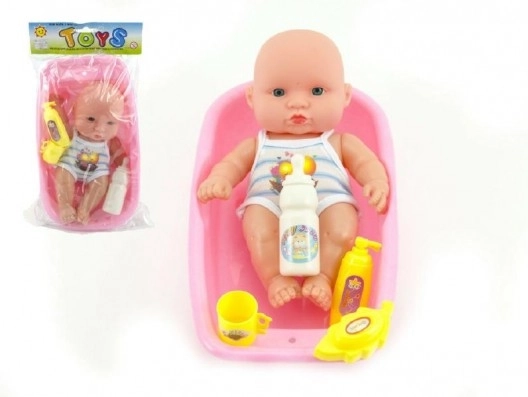 Бебе във ваничка