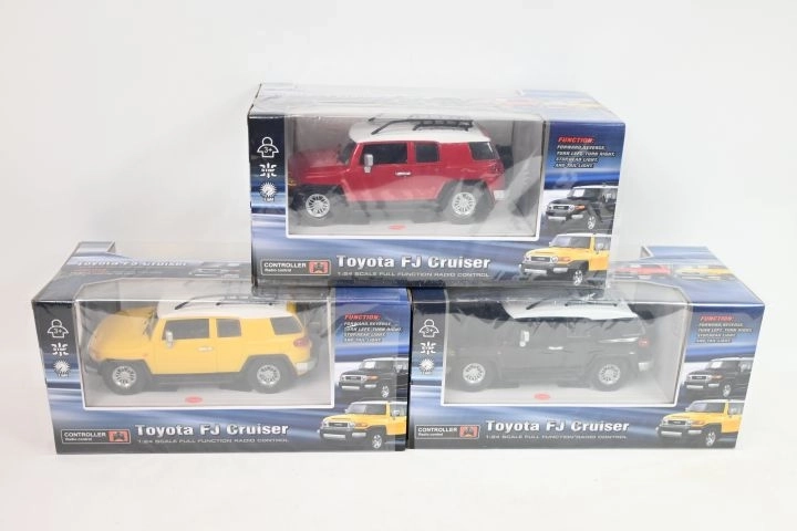 Remote-controlled Toyota FJ Cruiser car 1:24