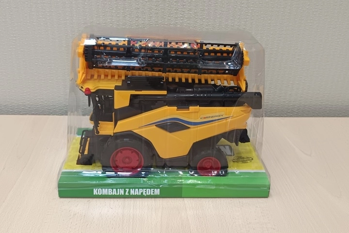 Children's combine harvester with drive