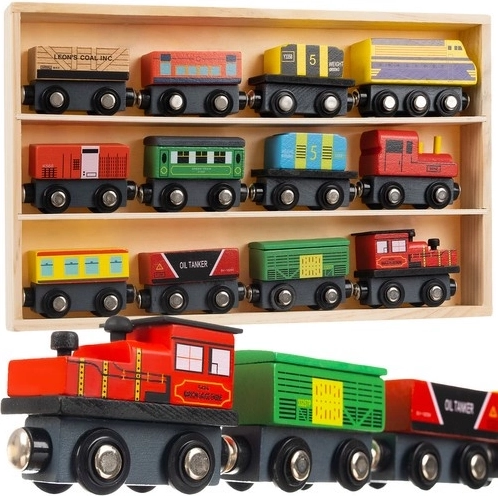Wooden magnetic train Kruzzel – 12 pieces