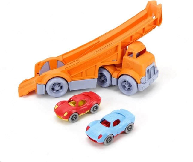 Green Toys товарен влекач с 2 състезателни коли
