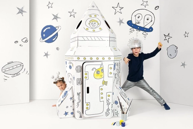 Голяма картонена космическа ракета