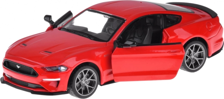 Отваряеми врати и детайлиран интериор