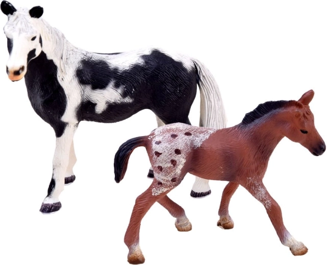 Реалистични коне с фини детайли