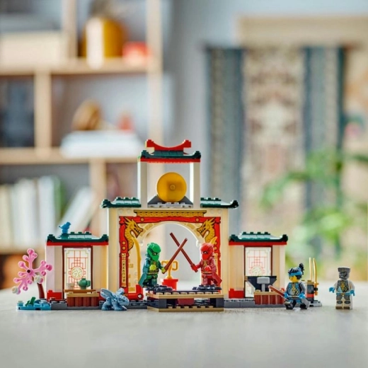 Героите на NINJAGO и богати аксесоари