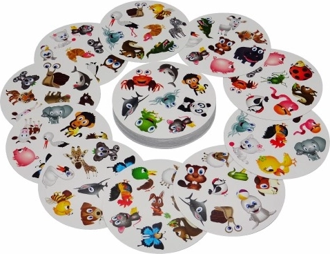 компактна метална кутийка за път