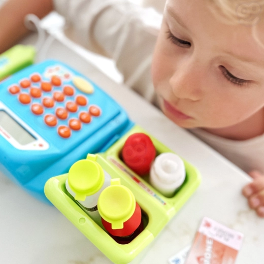 Богати аксесоари и рафт за стоки