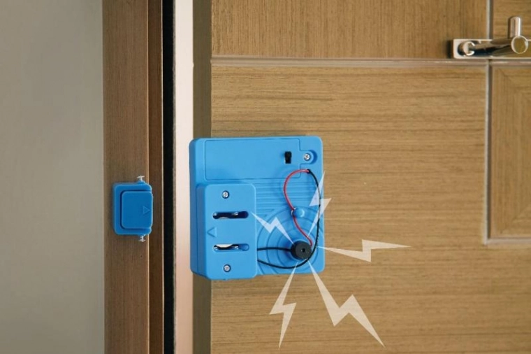 Силна аларма при отваряне на вратата