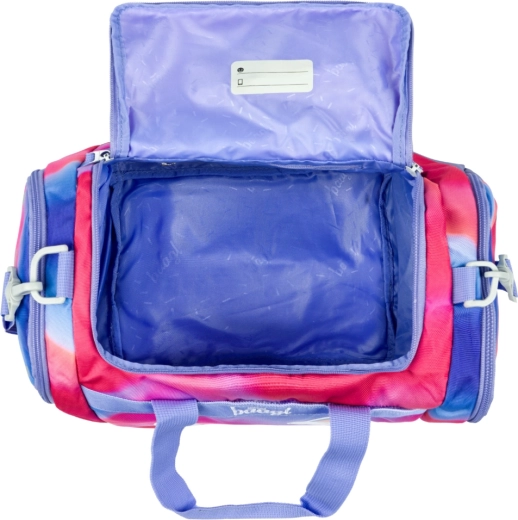 Просторно основно отделение с широко капаче