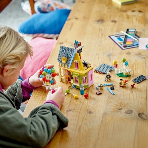 Умно строене с приложението LEGO Builder