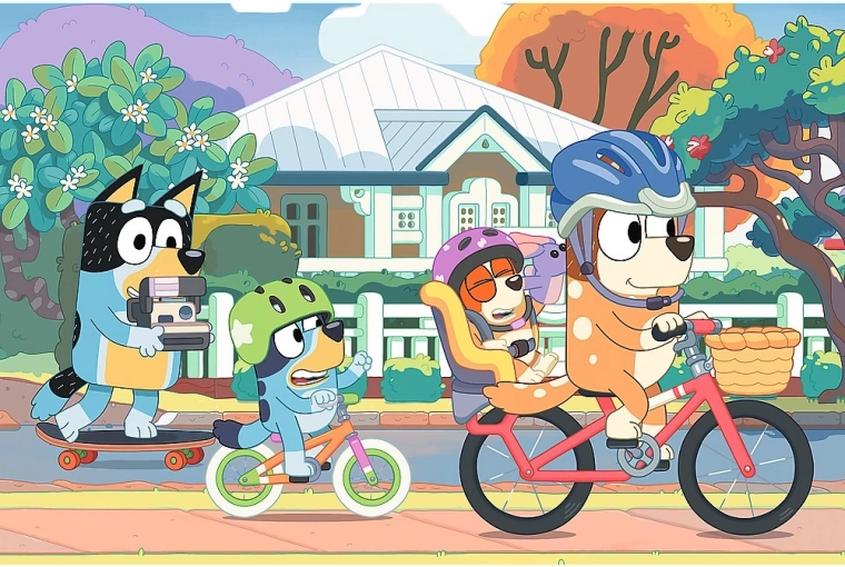 Мотив BLUEY, пълен с движение и радост