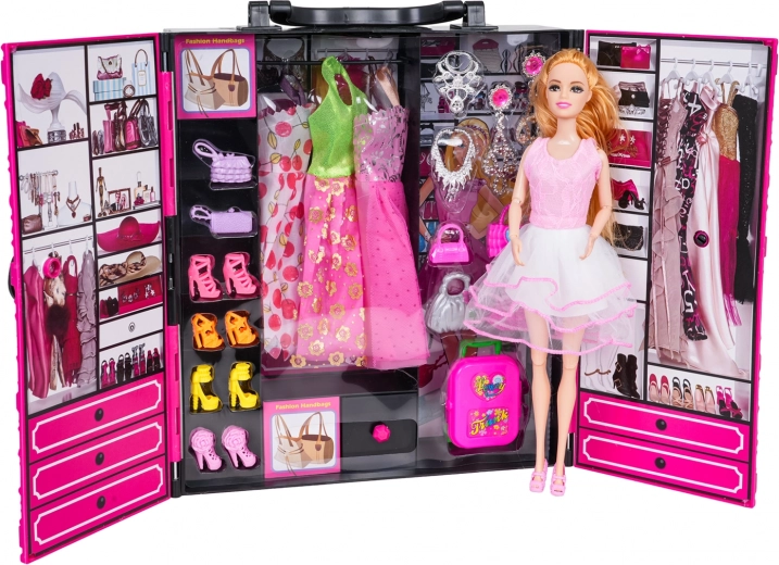 Rich accessories for creative play