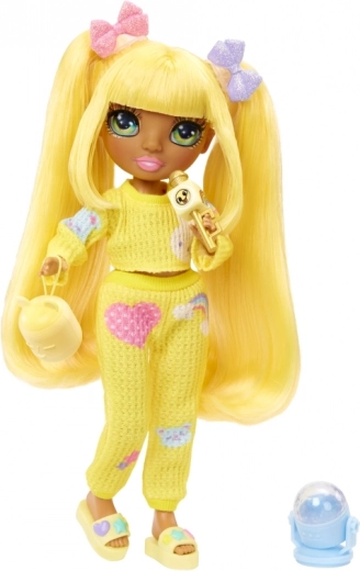 Sunny’s vibrant yellow style