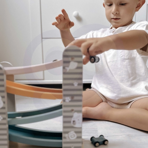 Стимулира ученето