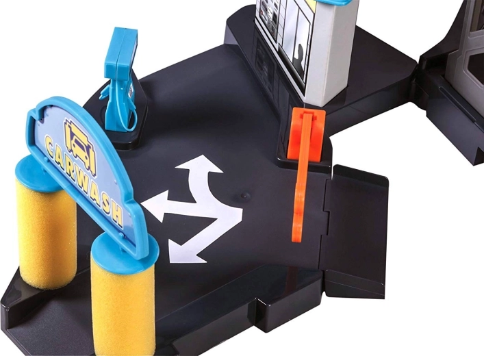 Car wash and complete play accessories