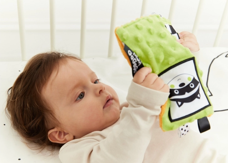 Crinkly sections and ribbons for fun and motor skills