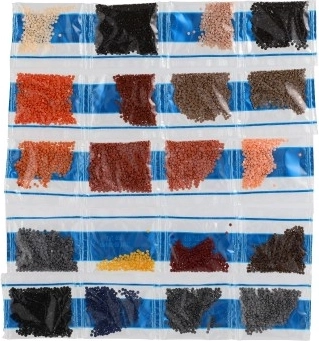 Богата палитра от блестящи камъчета