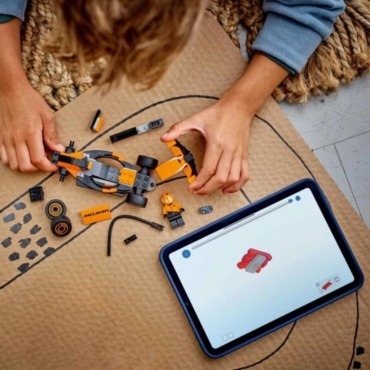 Интерактивен LEGO Builder