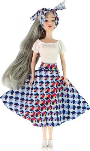 Стилна кукла с дълги сиви коси