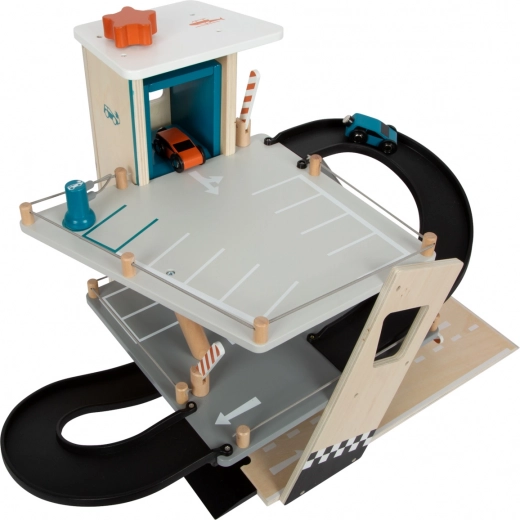 Три нива забавление с работещ асансьор