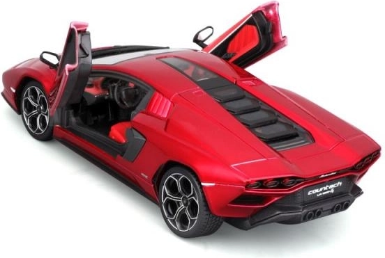 Отварящи се врати и детайлен интериор