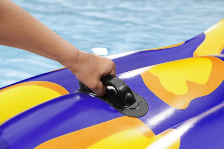 Издръжлив материал и двойни камери