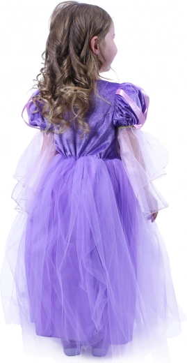 Детайлна изработка до последната воланка