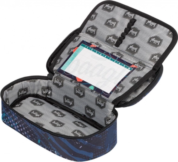 Комплект в дизайна Skate Структури: несесер и торба с практични детайли