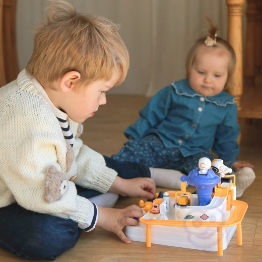 Състезания и отборна игра с 3 колички