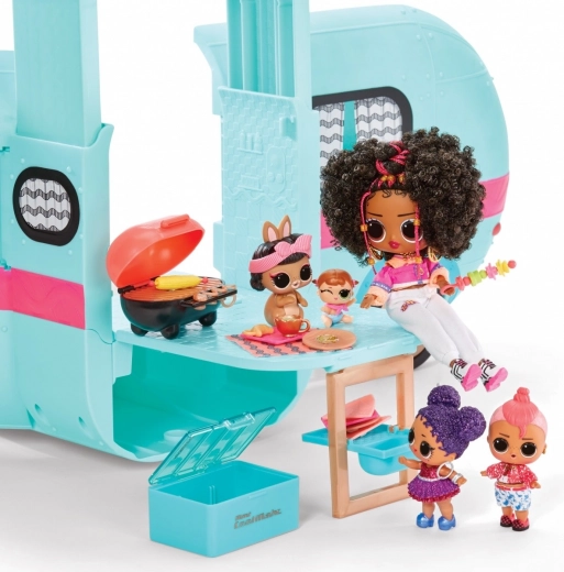 Забава край басейн и барбекю