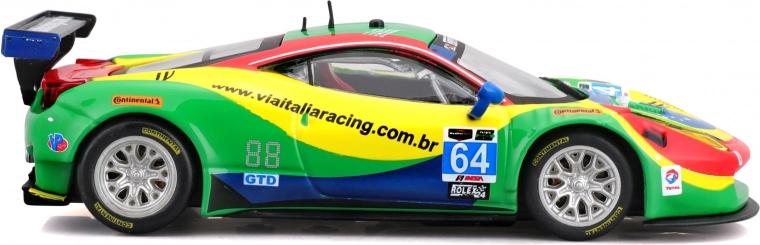 Метална каросерия и въртящи се колела