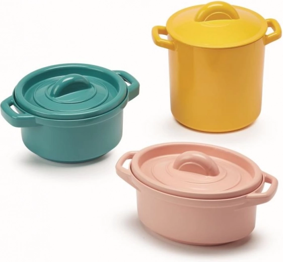 Цветни играчки съдове