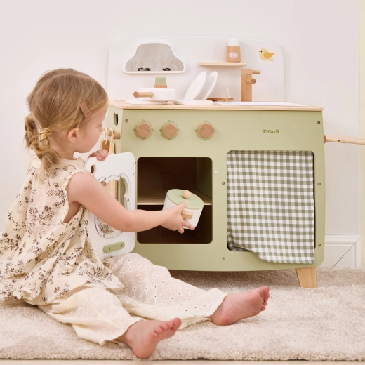 Уютен шкаф с перденце за всички съкровища