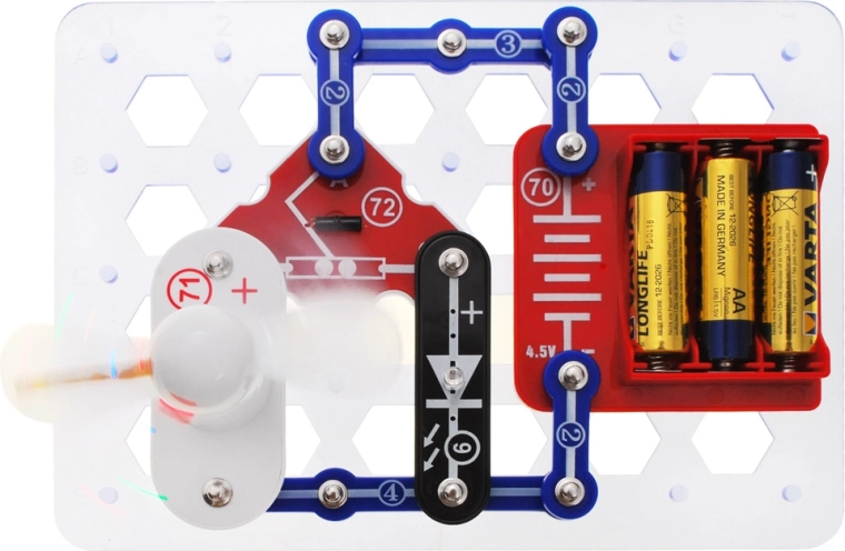 Въртящ се вентилатор за нагледна демонстрация на тока