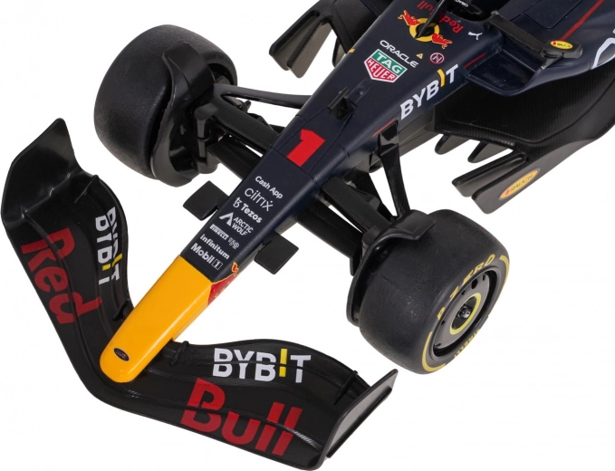 Metal body and rubber tires