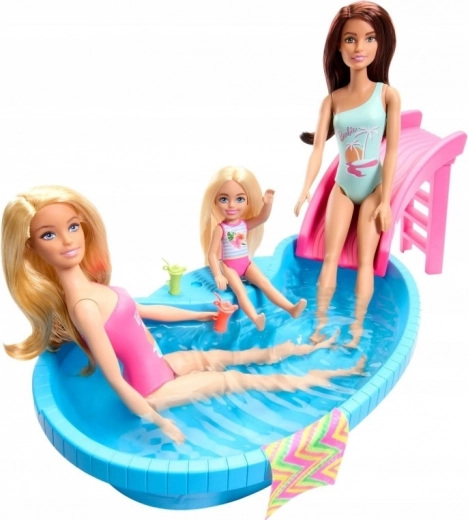 Лятно забавление край басейна с Barbie