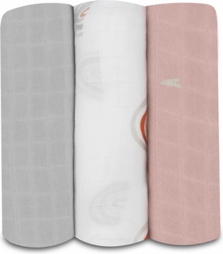 Practical 3-piece set in a universal 70 × 70 cm size