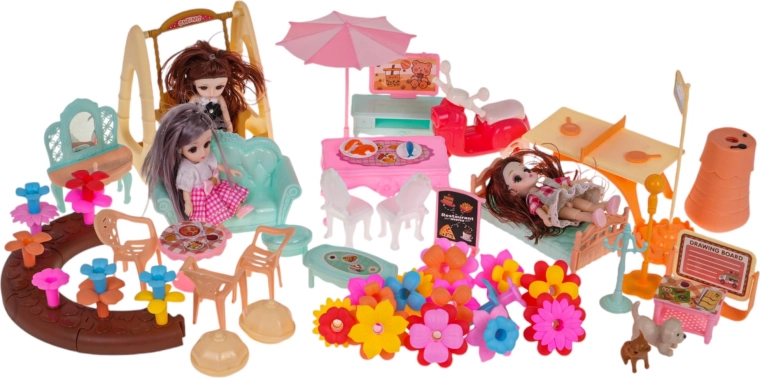 Rich accessories and three dolls
