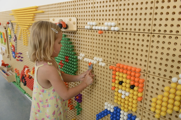 Supports creativity and peg patterns