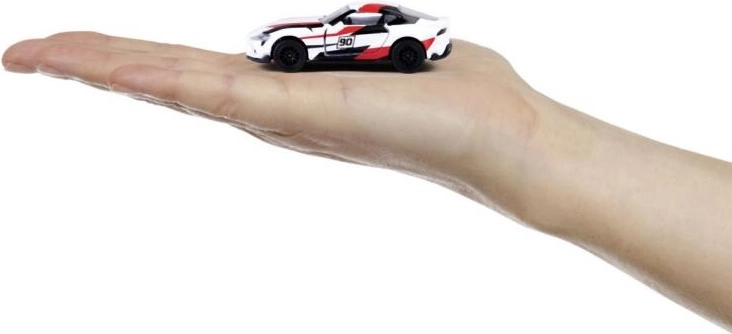 Компактен размер 7,5 cm и мащаб 1:64