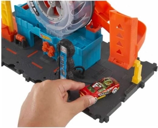 Въртяща се структура с гуми