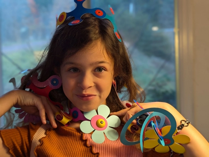 Блестящи бижута и аксесоари, които изпъкват