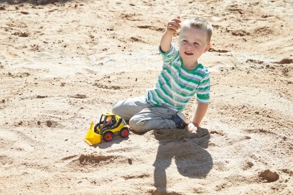 Здрава конструкция за игра у дома и навън