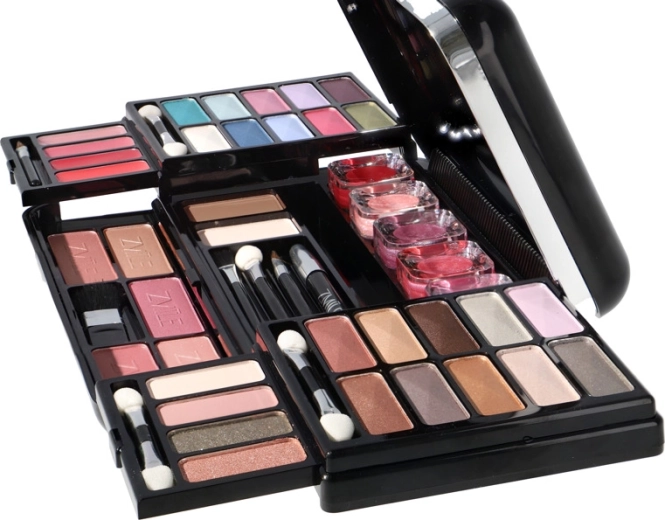 Перфектно довършване на тена и устните