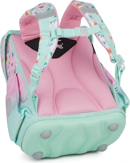 Anatomically shaped back and breathable padding