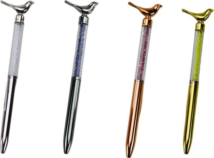 Блестящи камъчета и декор с птичe