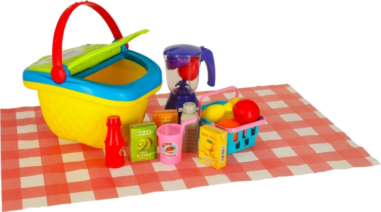 Everything for a kids’ picnic in one basket
