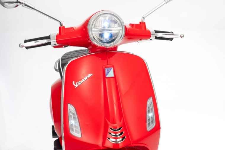 LED lights and realistic VESPA design