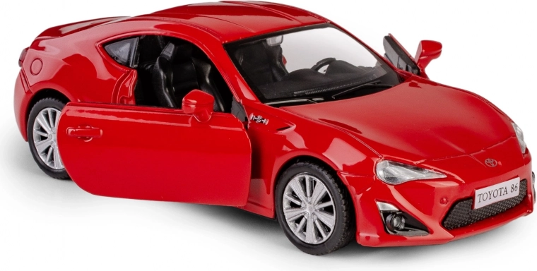 Отварящи се врати и детайлен интериор