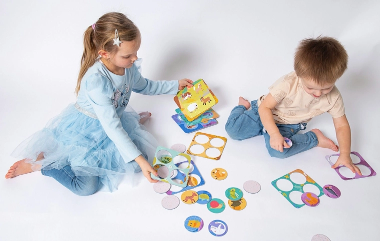 Големи жетони и здрави дъски за малки ръчички